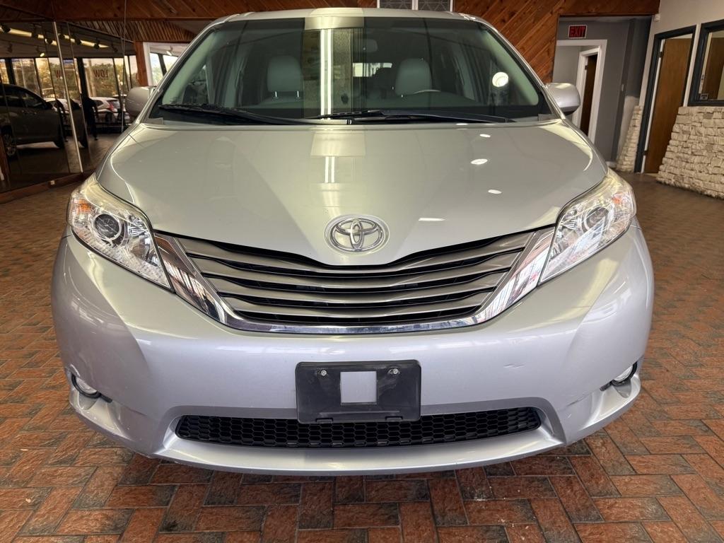 Toyota Sienna XLE 2014