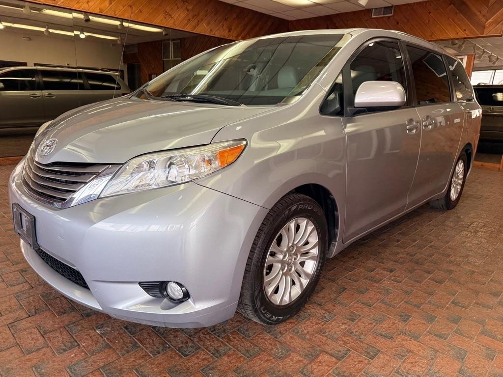 Toyota Sienna XLE 2014
