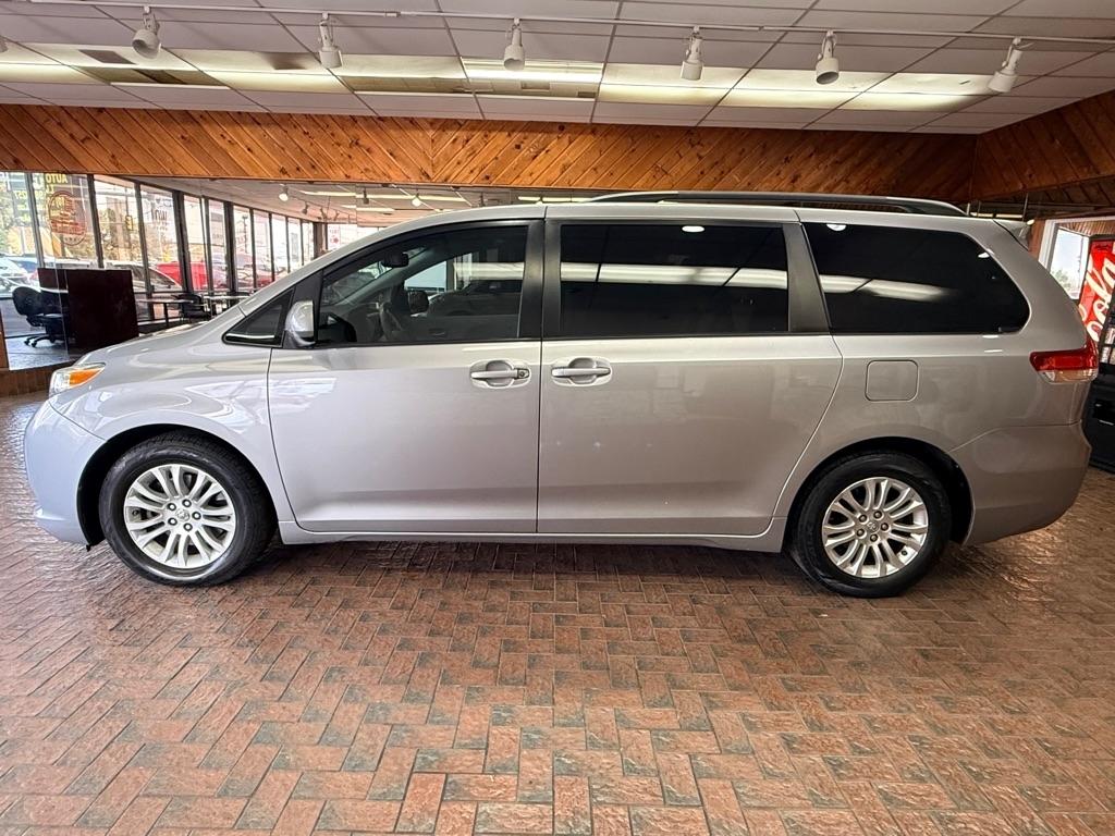 Toyota Sienna XLE 2014