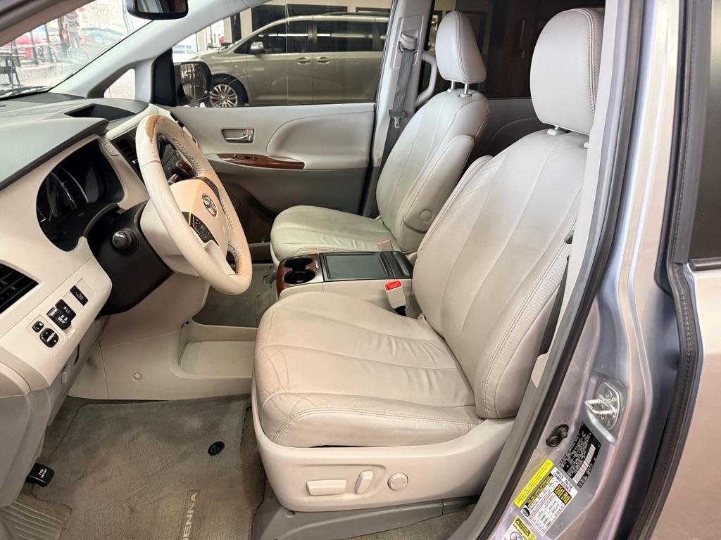 Toyota Sienna XLE 2014