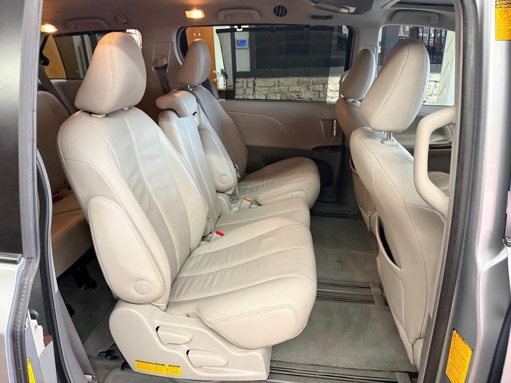 Toyota Sienna XLE 2014
