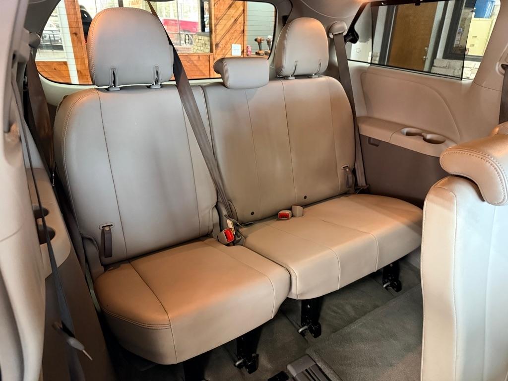 Toyota Sienna XLE 2014