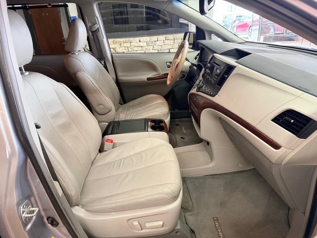 Toyota Sienna XLE 2014