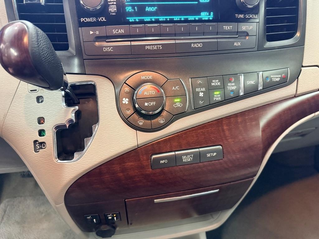 Toyota Sienna XLE 2014