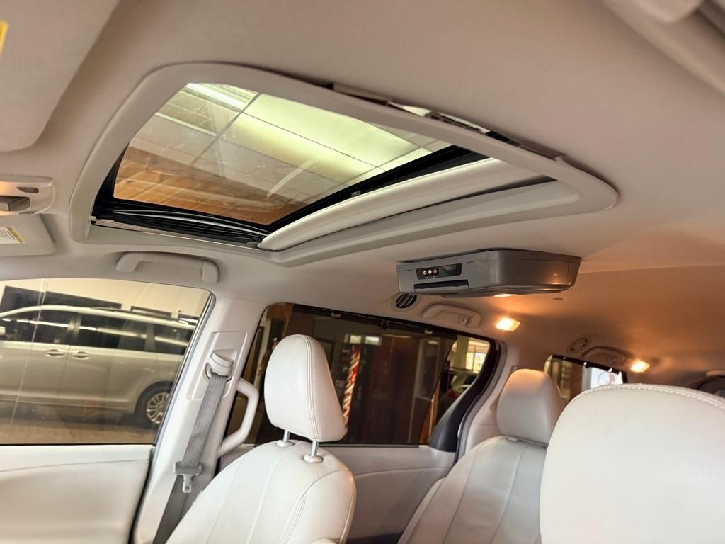 Toyota Sienna XLE 2014