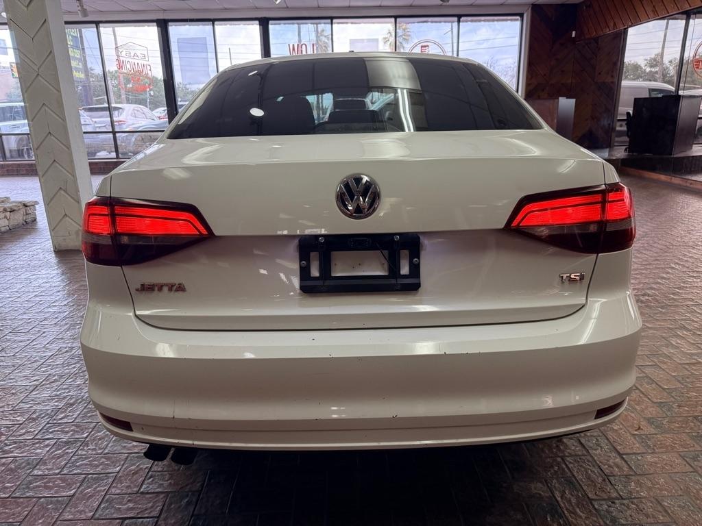 Volkswagen Jetta  2016