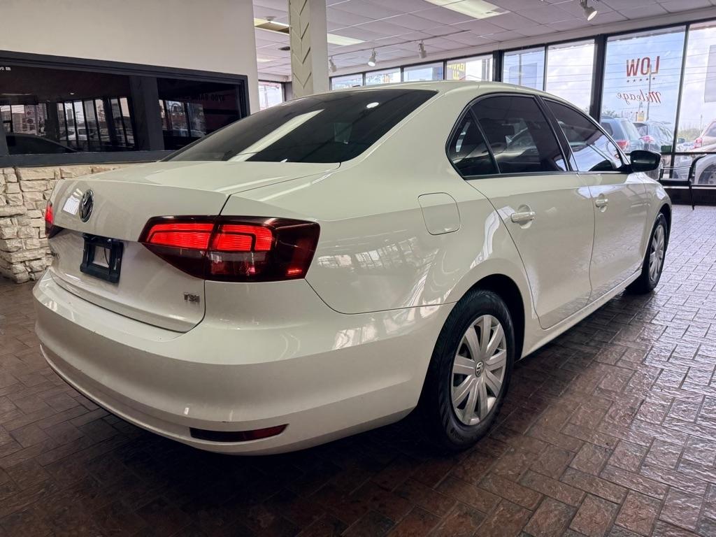 Volkswagen Jetta  2016