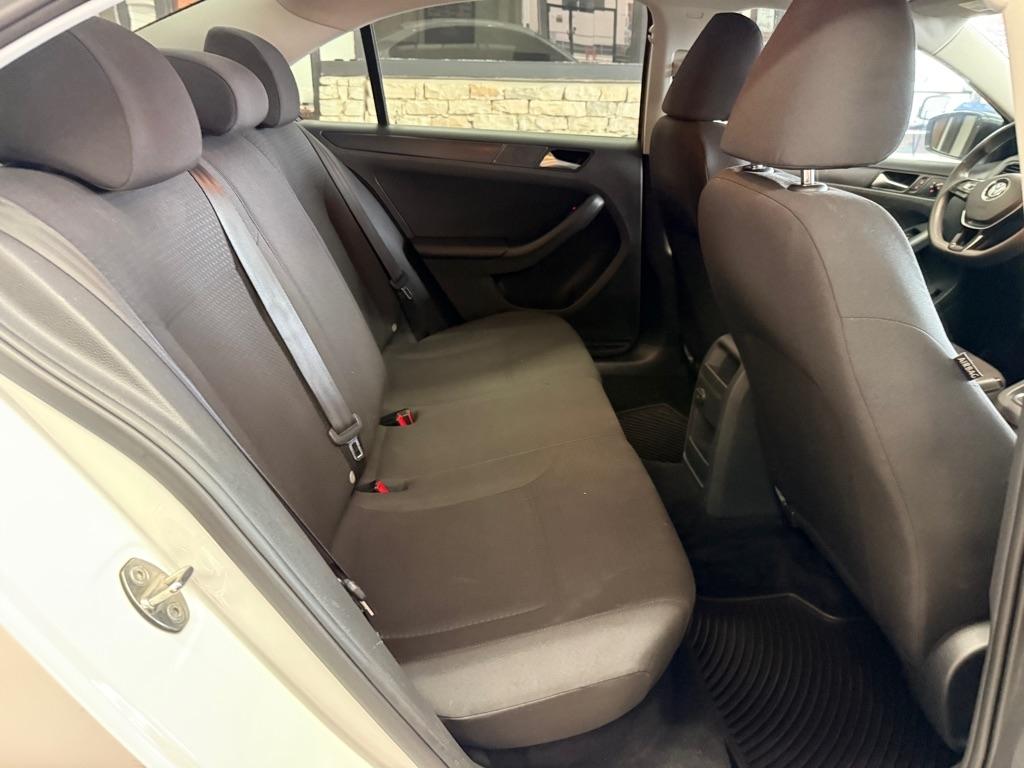 Volkswagen Jetta  2016