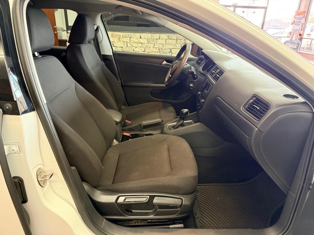 Volkswagen Jetta  2016