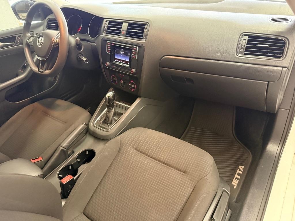 Volkswagen Jetta  2016