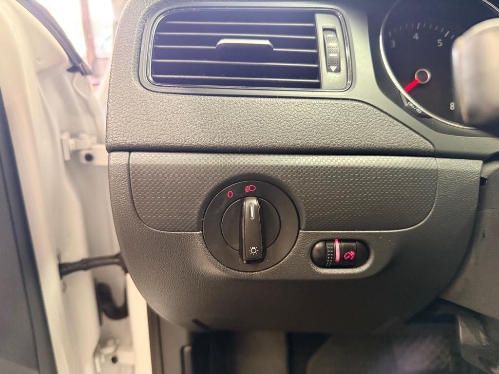 Volkswagen Jetta  2016