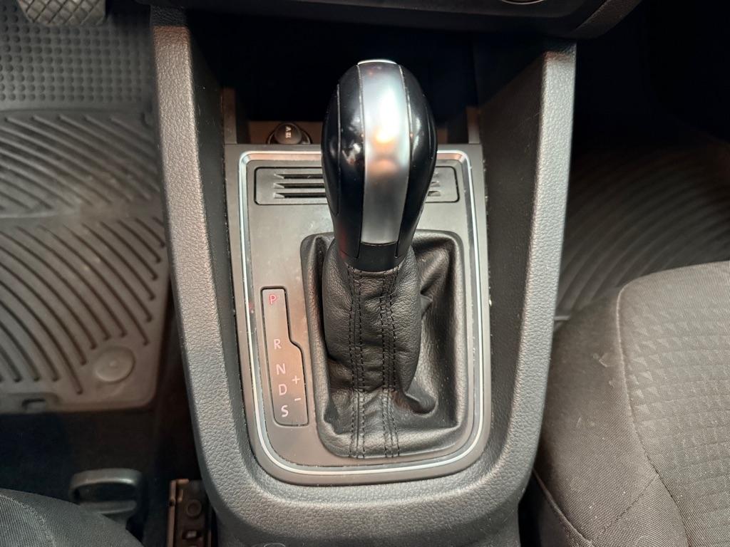 Volkswagen Jetta  2016