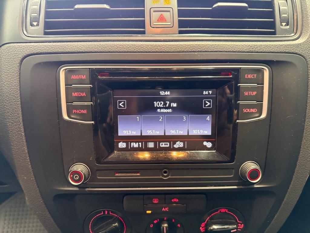 Volkswagen Jetta  2016