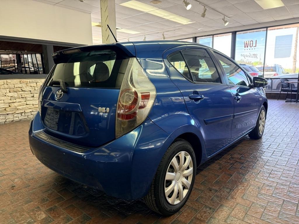 Toyota Prius c  2013