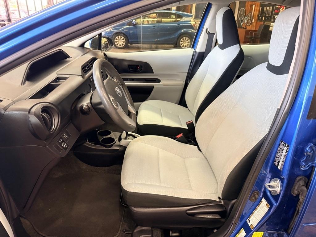 Toyota Prius c  2013