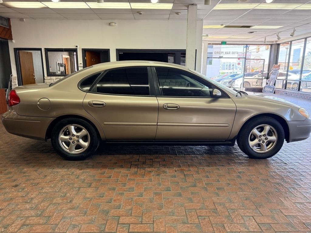 Ford Taurus  2002