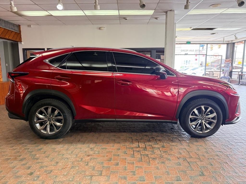 Lexus NX 300  2020