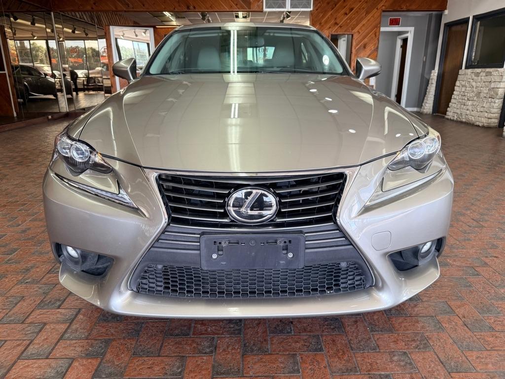 Lexus IS  2015