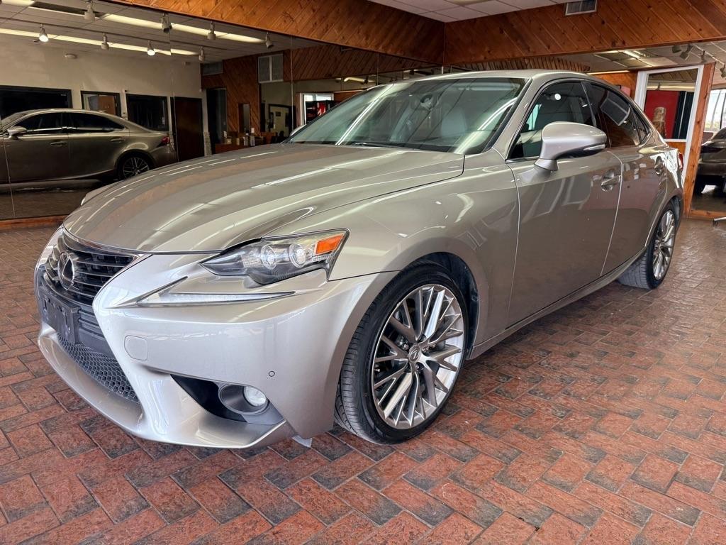 Lexus IS  2015