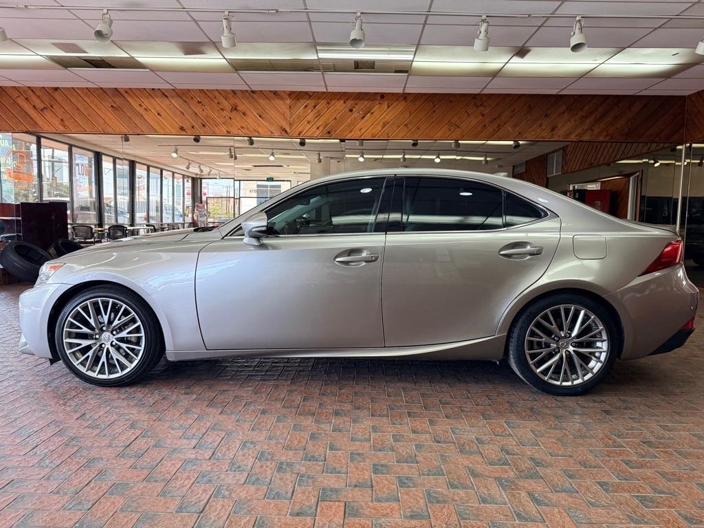 Lexus IS  2015