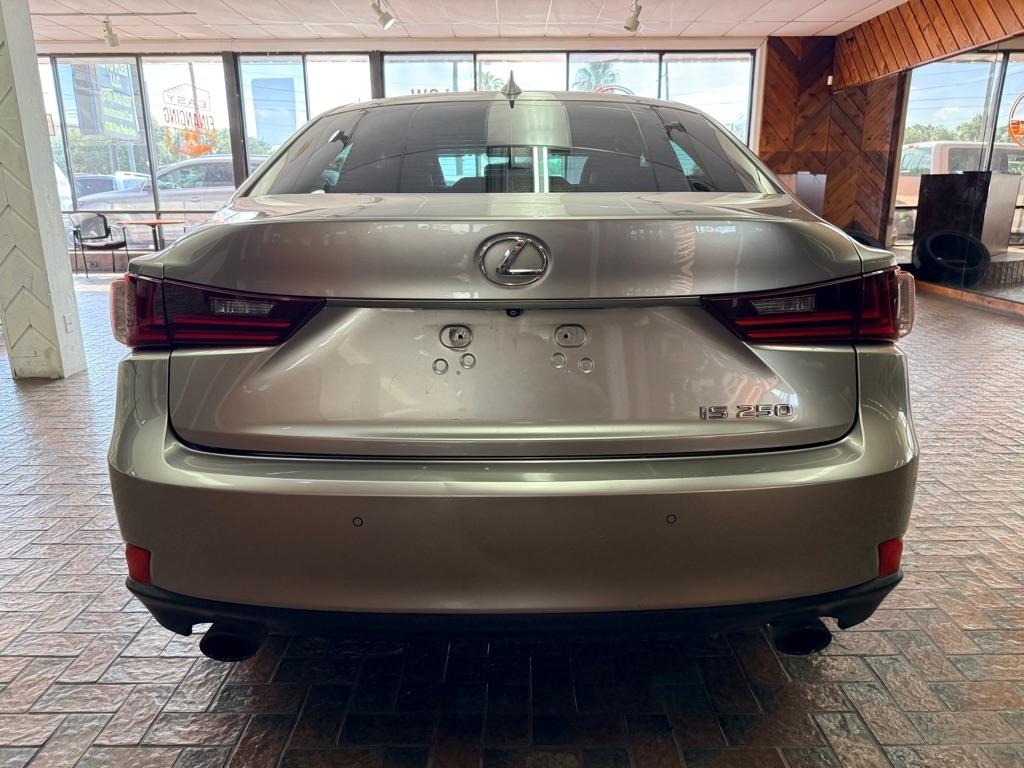 Lexus IS  2015