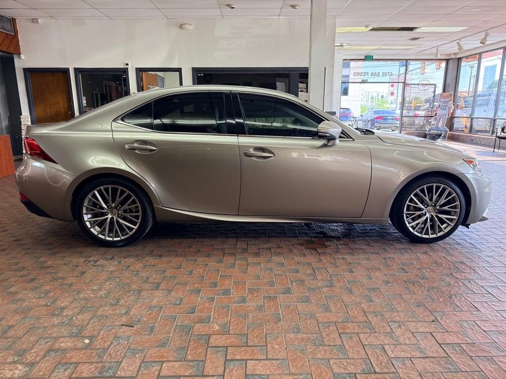 Lexus IS  2015