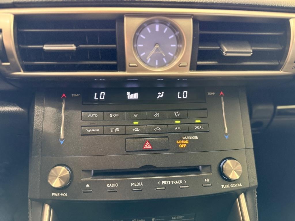 Lexus IS  2015