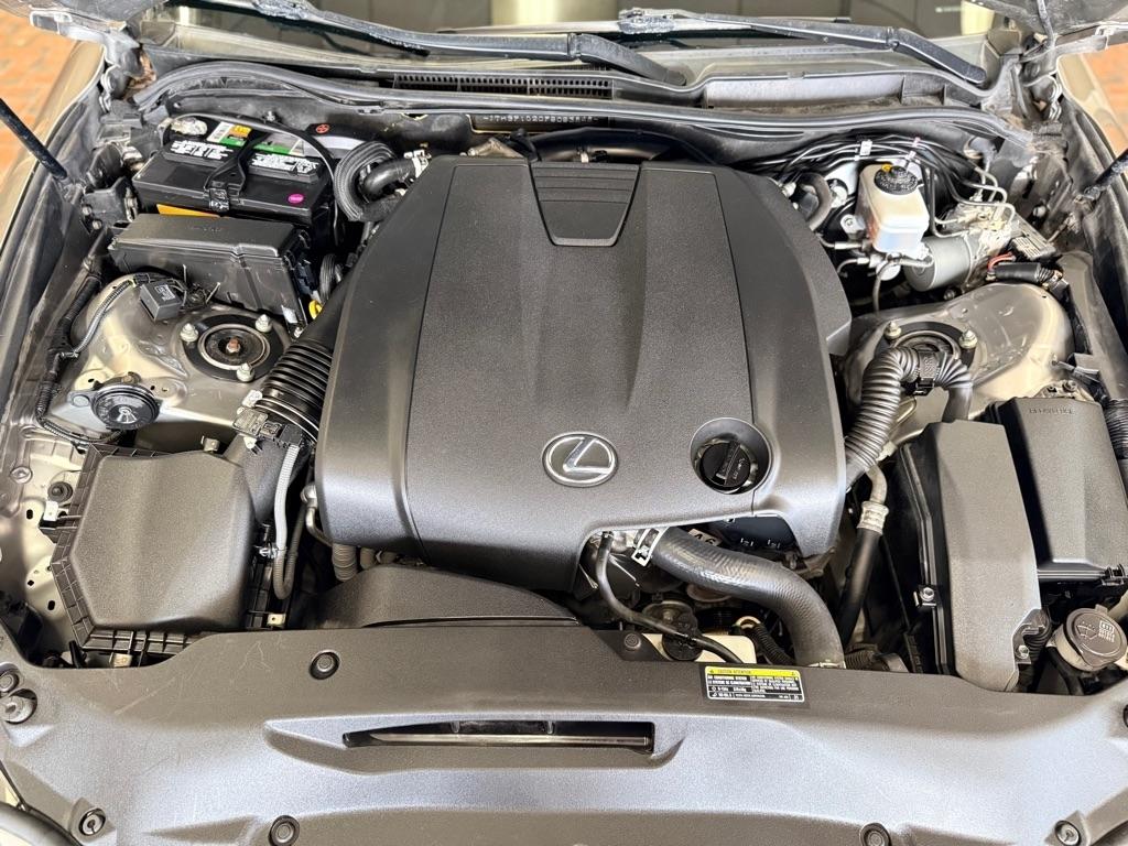 Lexus IS  2015