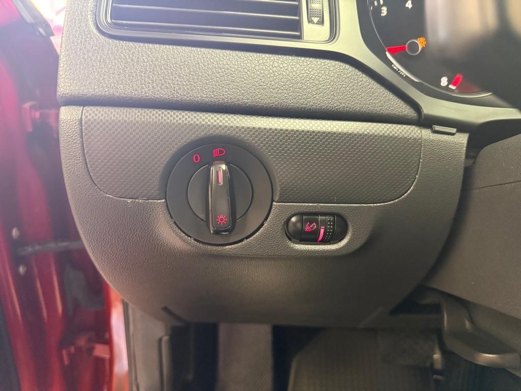 Volkswagen Jetta  2016