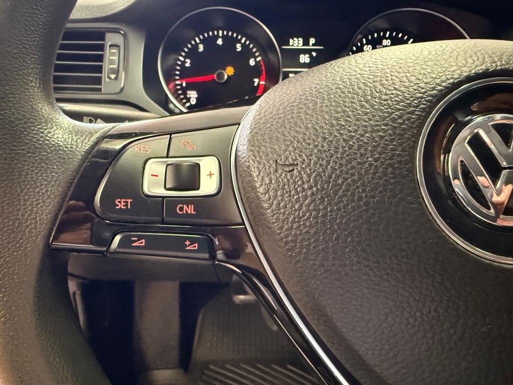 Volkswagen Jetta  2016