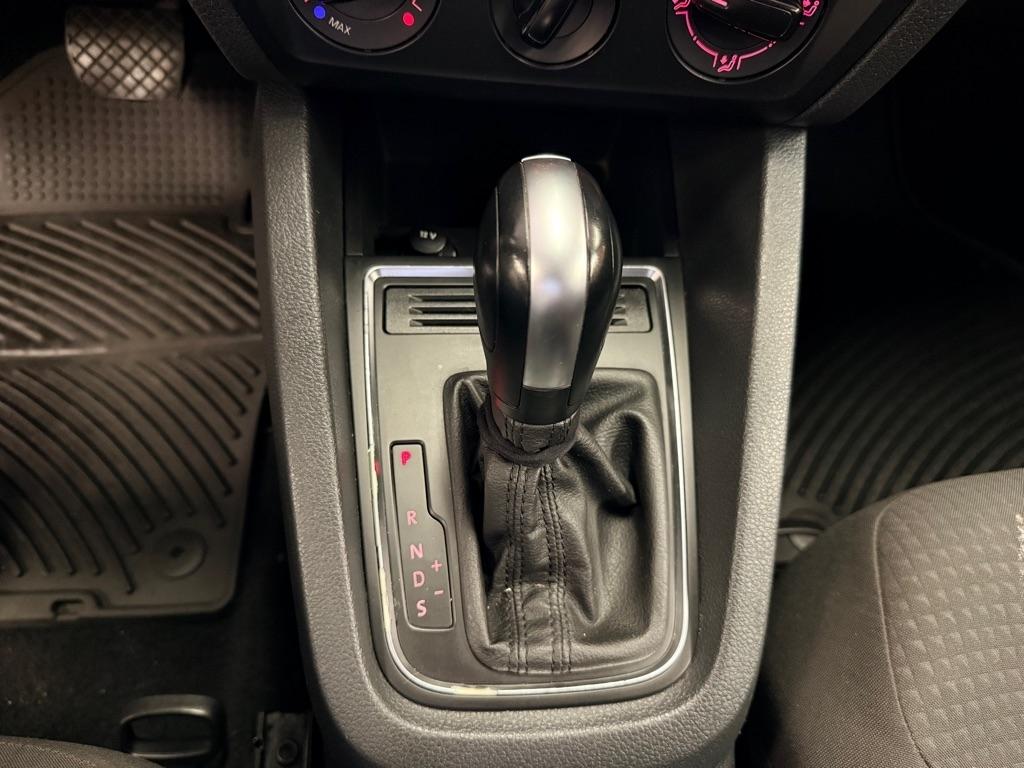 Volkswagen Jetta  2016