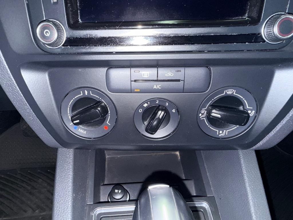 Volkswagen Jetta  2016