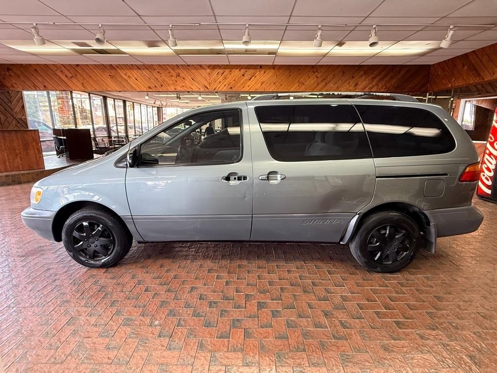 Toyota Sienna  2000
