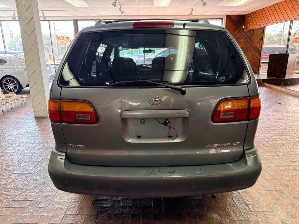 Toyota Sienna  2000