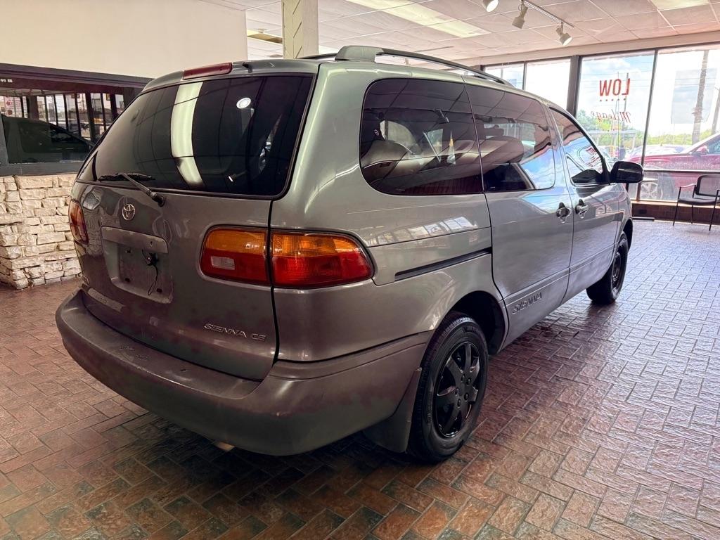 Toyota Sienna  2000
