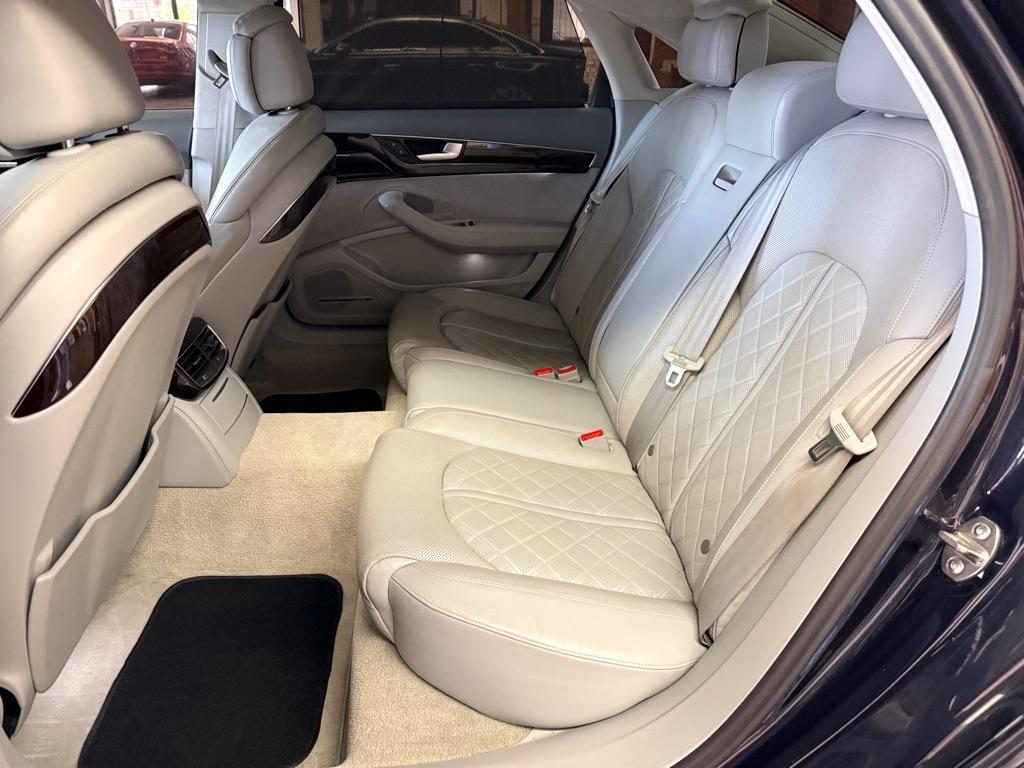 Audi A8  2016