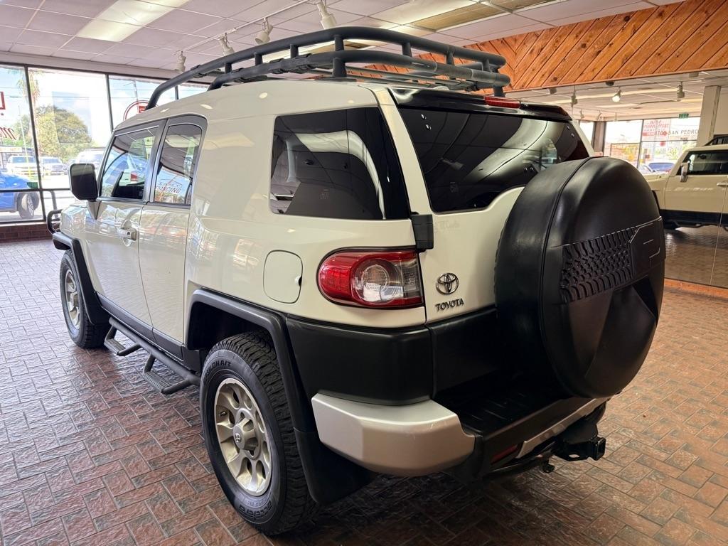 Toyota FJ Cruiser  2012
