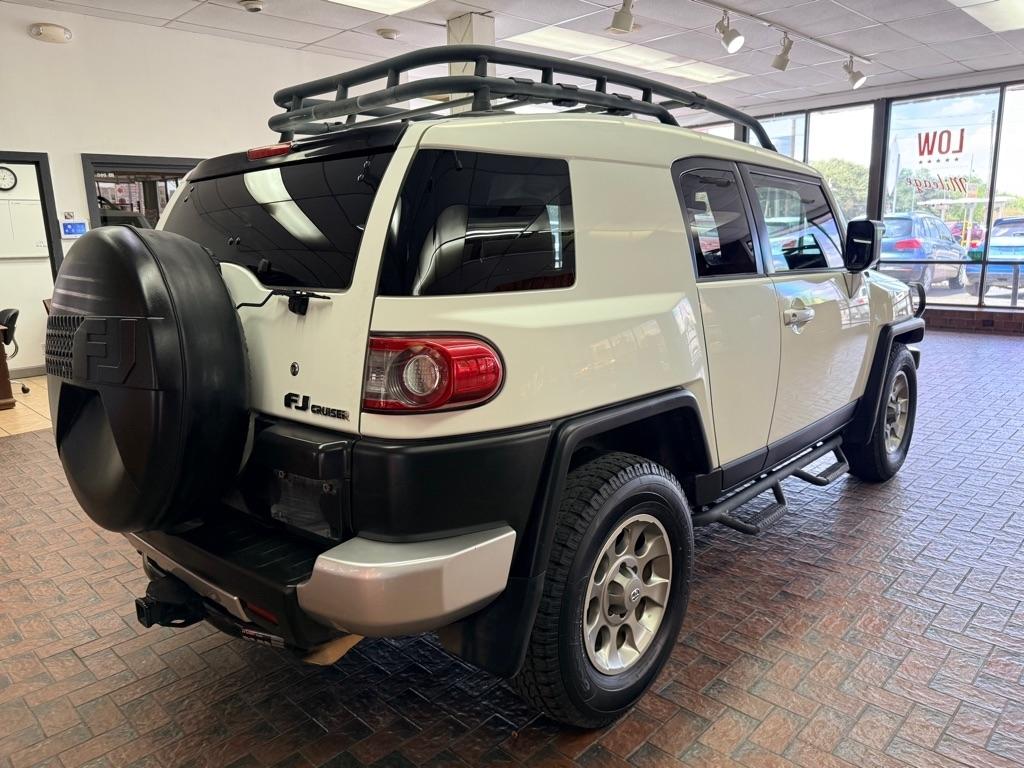 Toyota FJ Cruiser  2012