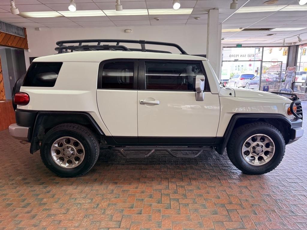 Toyota FJ Cruiser  2012