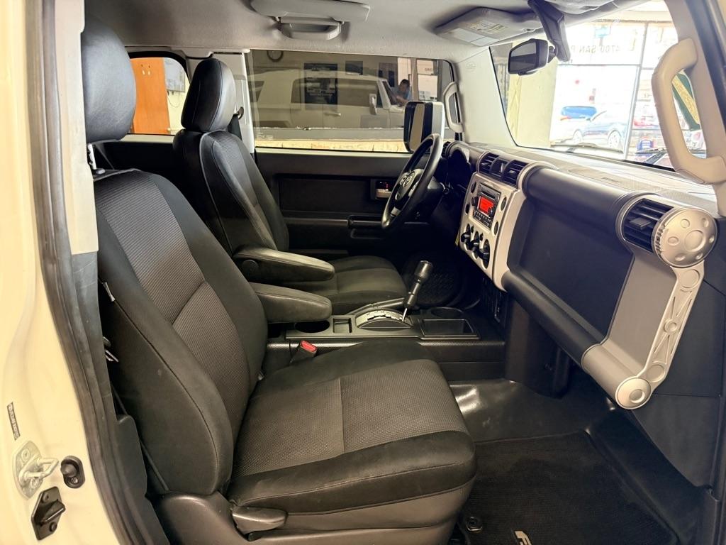Toyota FJ Cruiser  2012