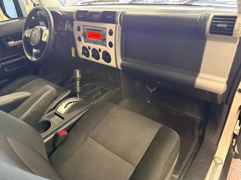 Toyota FJ Cruiser  2012