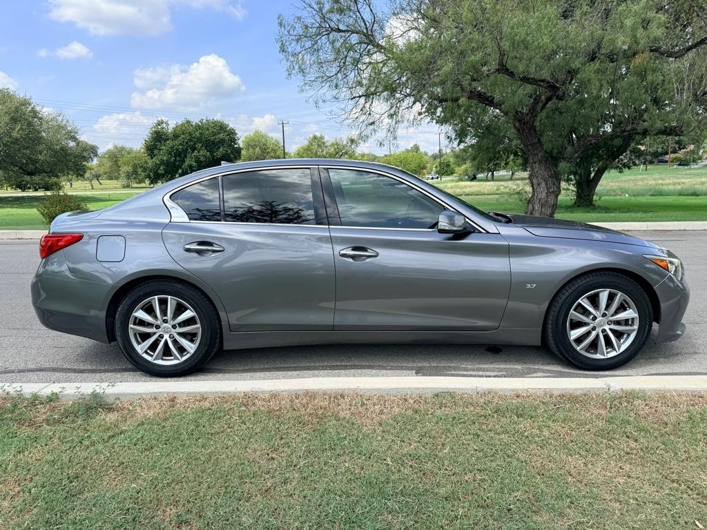 Infiniti Q50 photo 8