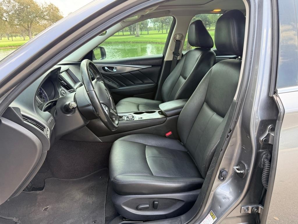 Infiniti Q50 photo 9