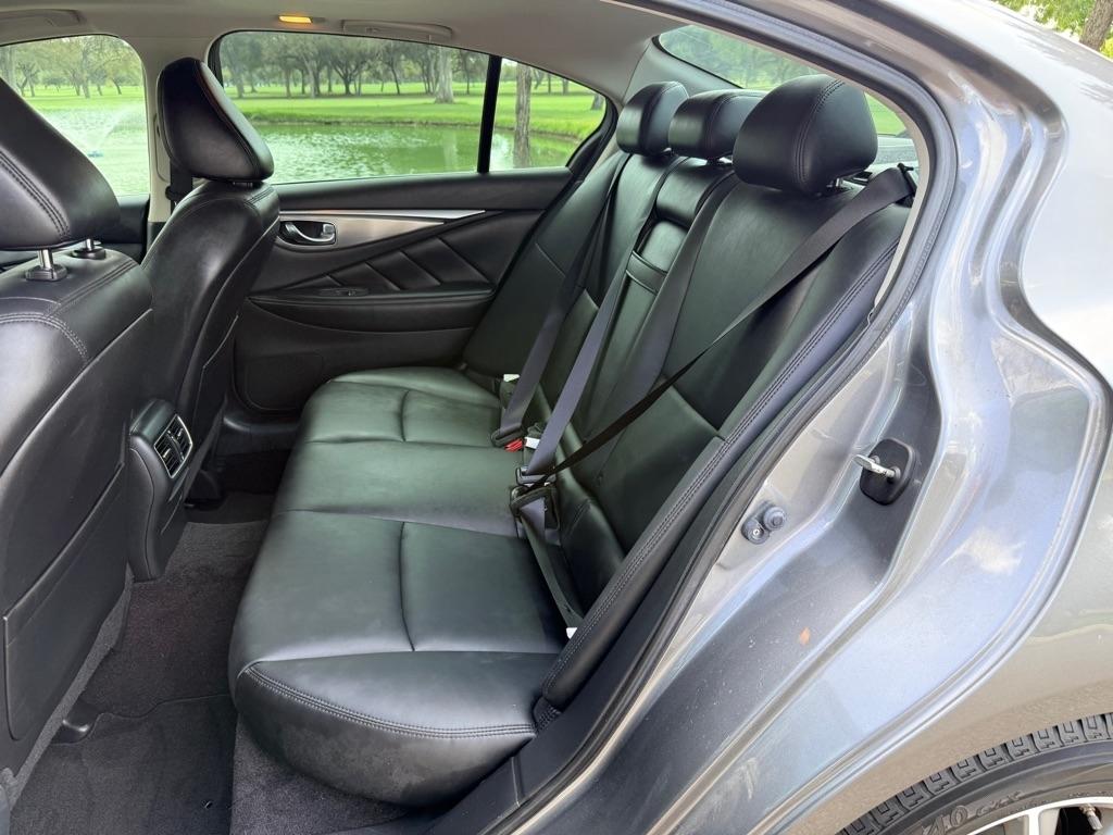 Infiniti Q50 photo 10