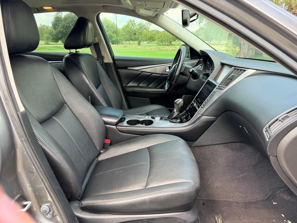 Infiniti Q50 photo 12