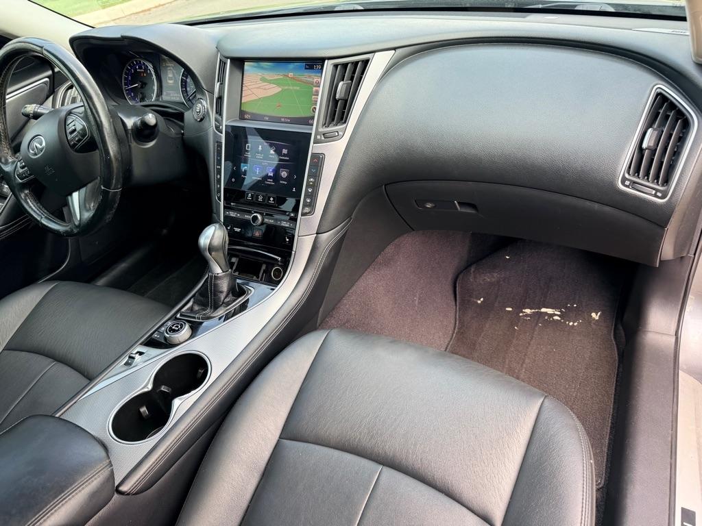 Infiniti Q50 photo 14