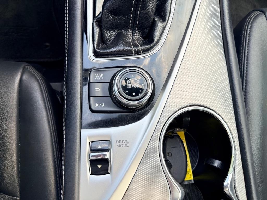 Infiniti Q50 photo 17