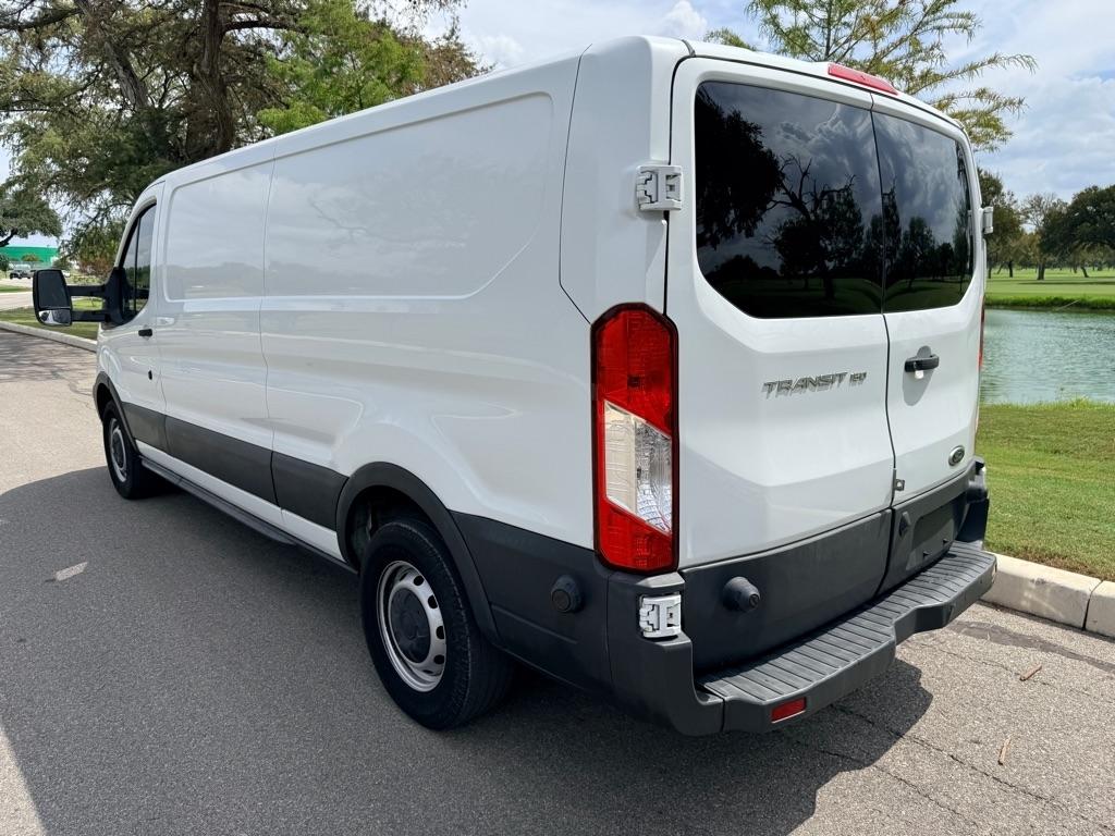 Ford Transit photo 5