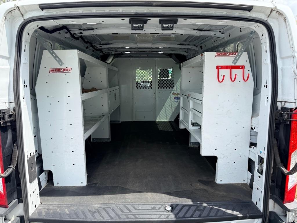 Ford Transit photo 9