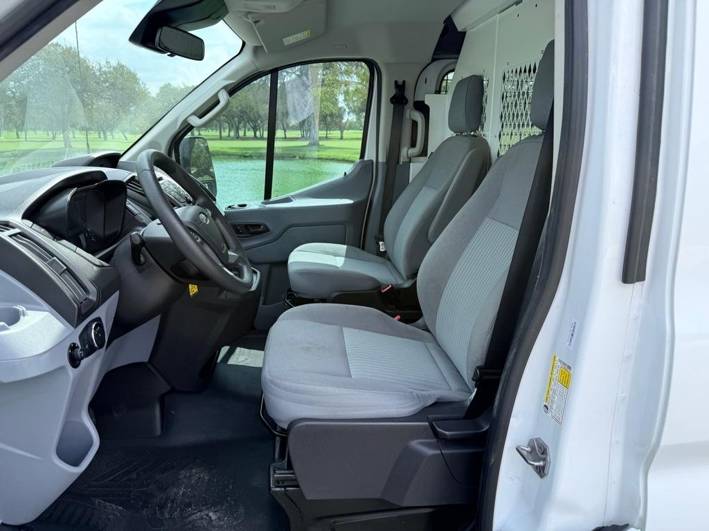 Ford Transit photo 12